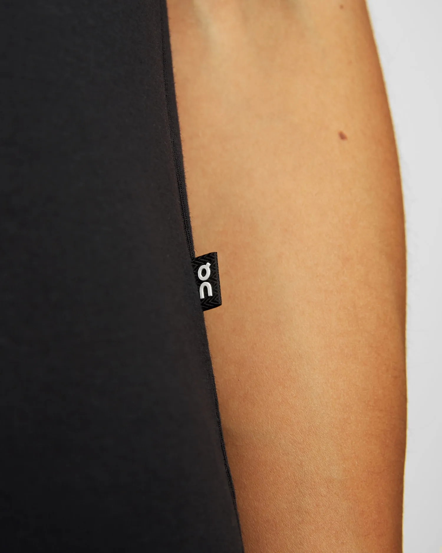 Women's T-shirt On Running ON-T 1WD10320553-black